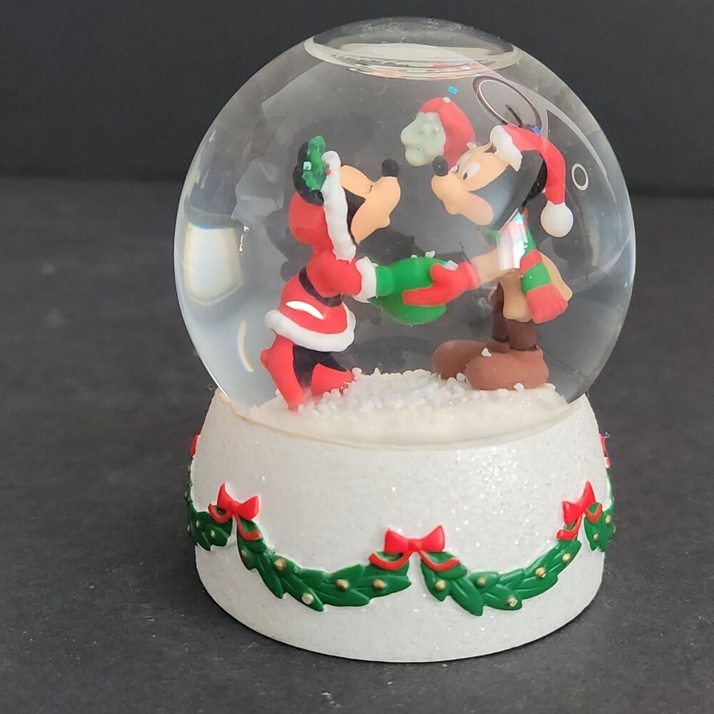 2006 Hallmark Disney Mistletoe Time Mickey Minnie Mouse Christmas Mini Snow Glob